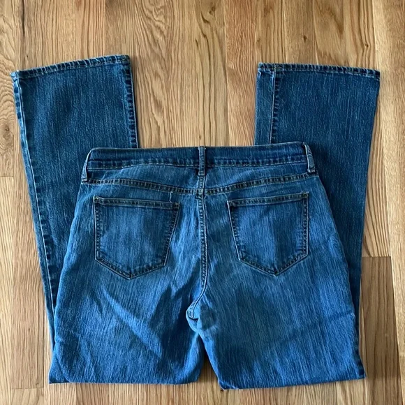 Old Navy Mid-Rise Medium-Wash Boot-Cut Jeans for Women Size 10 - Picture 4 of 6